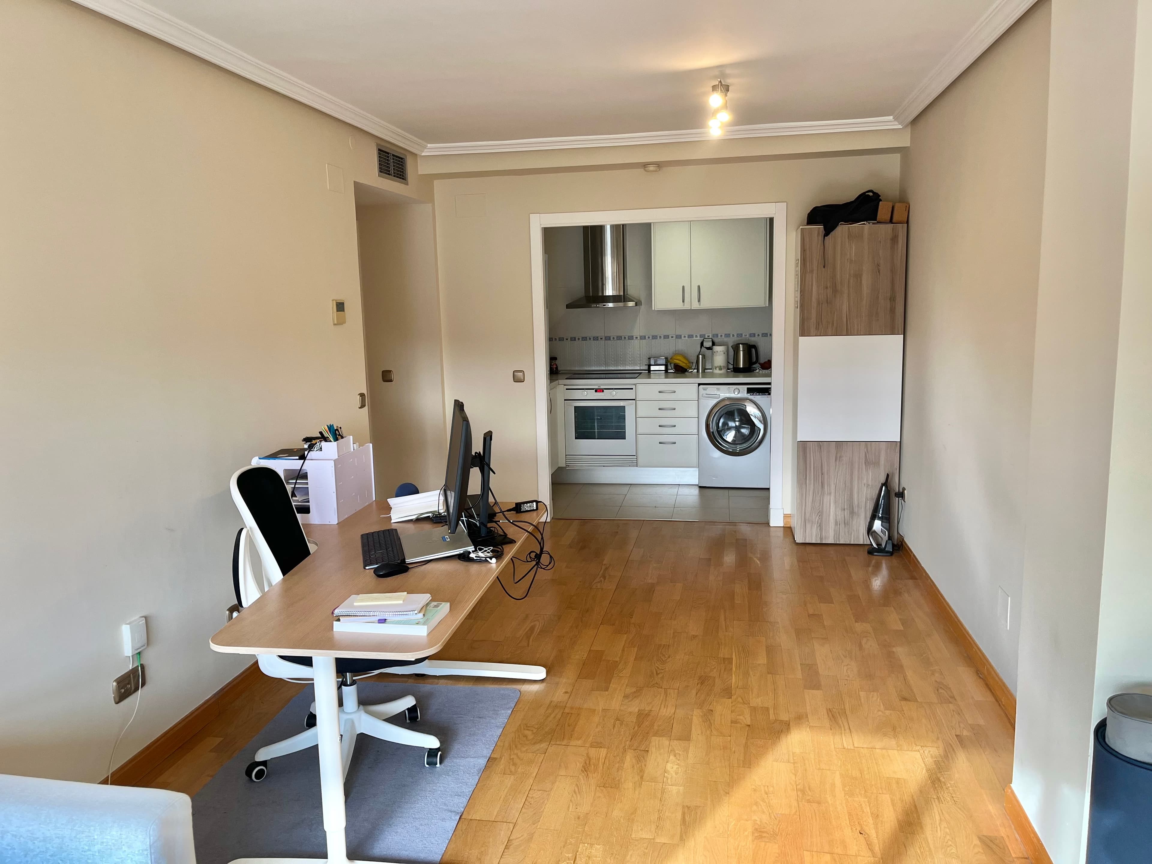 Modern and Bright One-Bedroom Apartment in Madrid — 1-bedroom apartment in Madrid, Spain (photo 1 of 10)